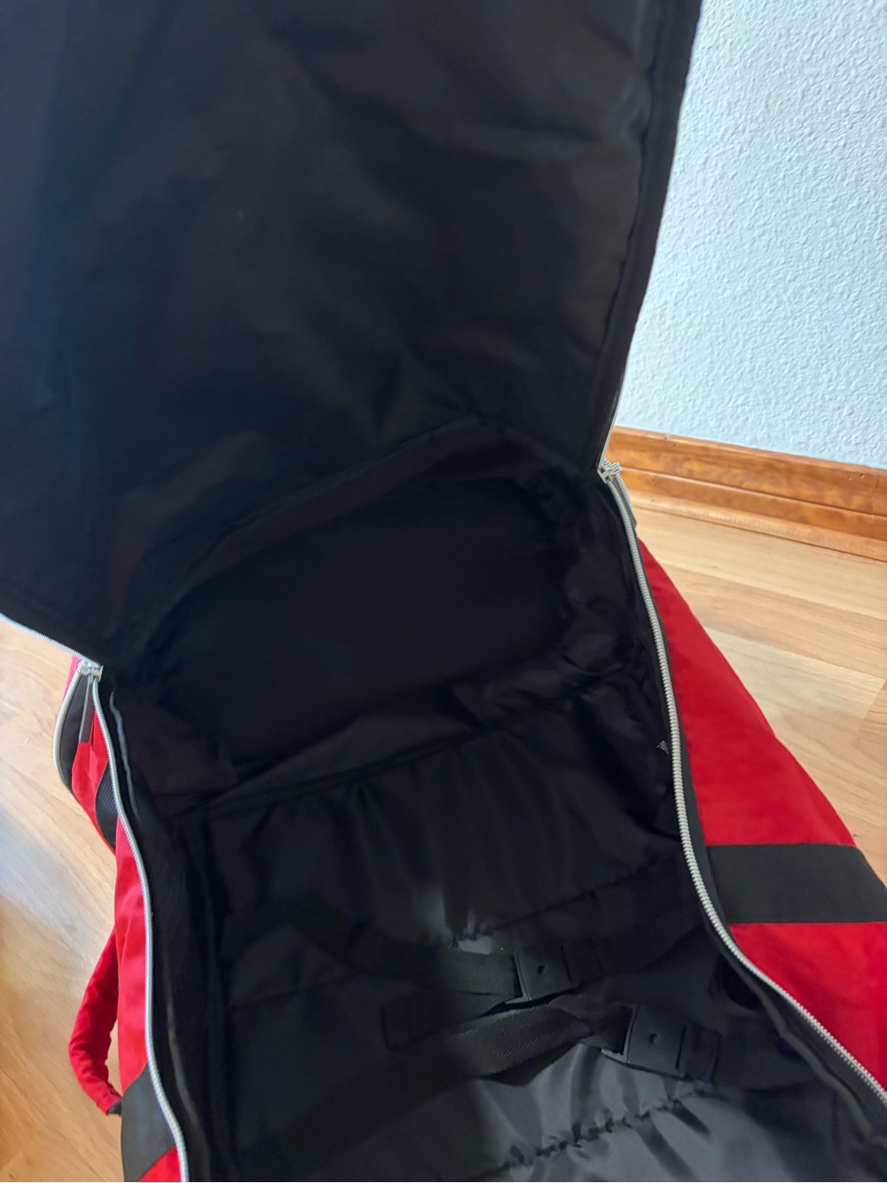 Biaggi Red Rolling Carryon Duffel Bag Zipsack Boost - Picture 12 of 12
